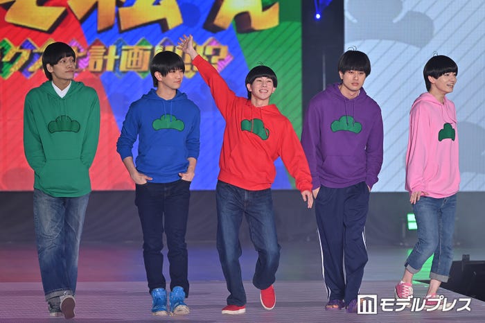 (左から)Aぇ! group、西村拓哉(C)モデルプレス