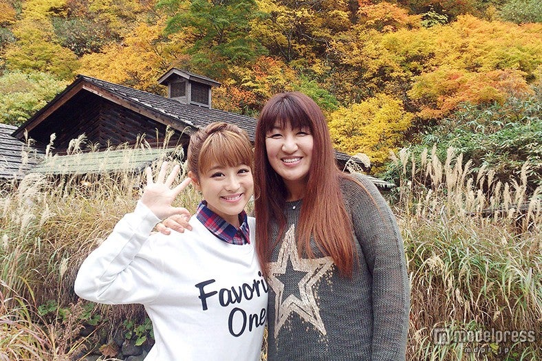 鈴木奈々、入浴ショットを公開　北斗晶と秋田の紅葉温泉地へ 