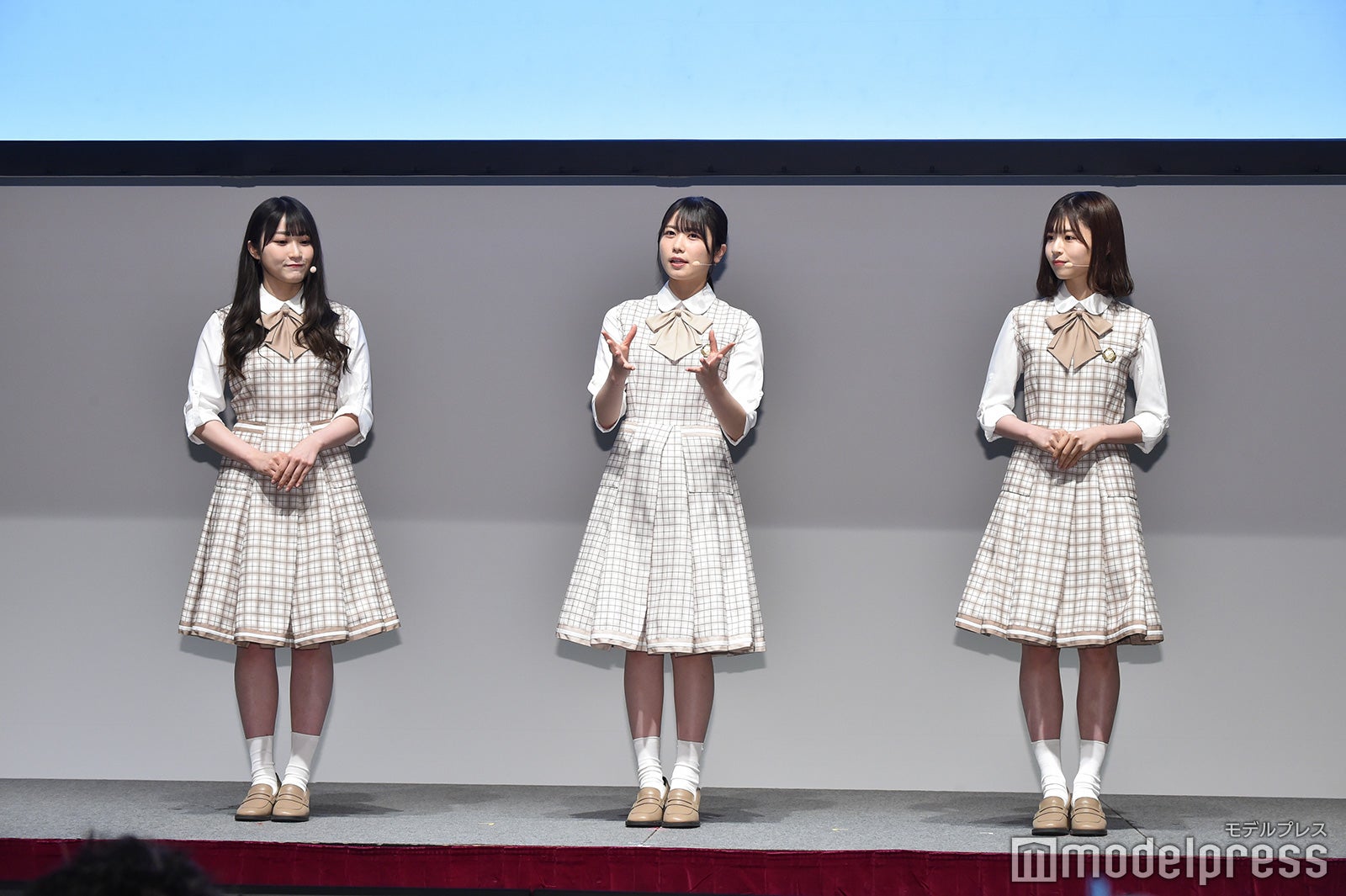 日向坂46（左から）潮紗理菜、丹生明里、松田好花（C）モデルプレス