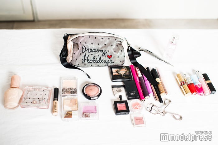 十味のメイクポーチ (C)モデルプレス