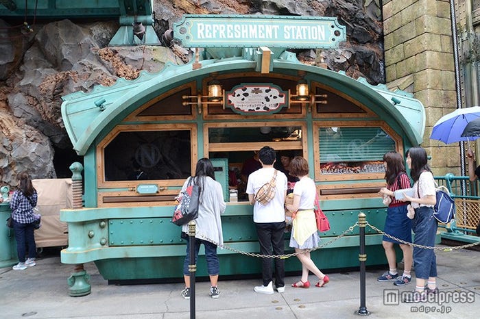 ツートーンギョウザドッグを販売する「リフレッシュメント・ステーション」