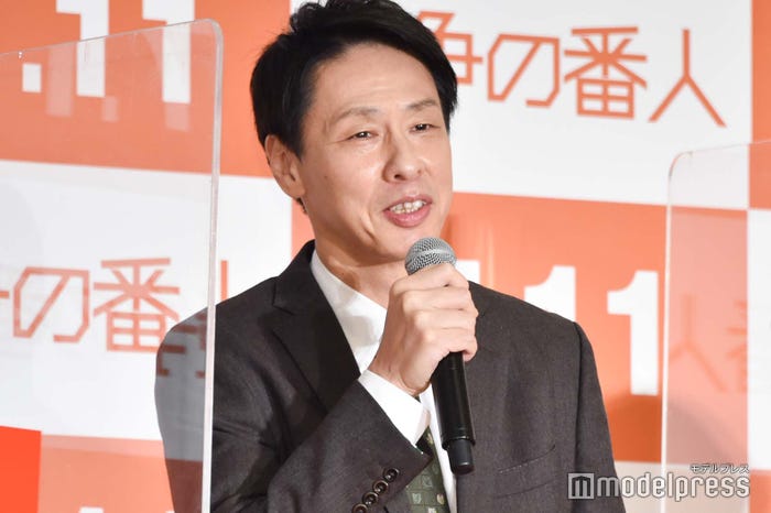 祝福に恐縮する大倉孝二 (C)モデルプレス