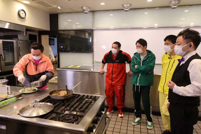 (左から)山内健司、千鳥(大悟、ノブ)、博多華丸、ユースケ(C)カンテレ