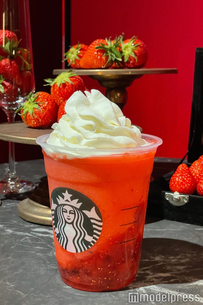 THE 苺 フラペチーノ(C)モデルプレス