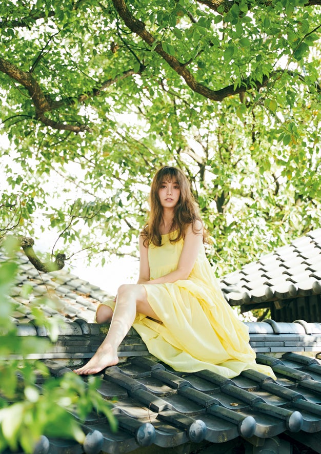 「トラウデン直美 1st フォトブックのらりとらり。」パネル／撮影：三瓶康友（画像提供：小学館）