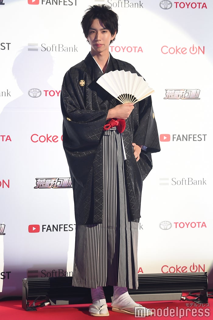 はじめしゃちょー 袴姿でキリッと男前 至近距離交流で涙するファンも Youtube Fanfest Red Carpet モデルプレス