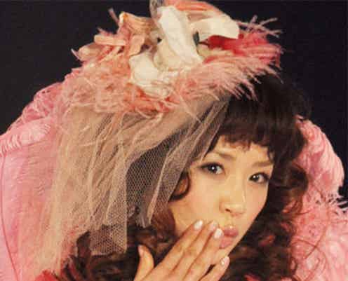 ほしのあき、セクシーランジェリーで悩殺ウォーキング