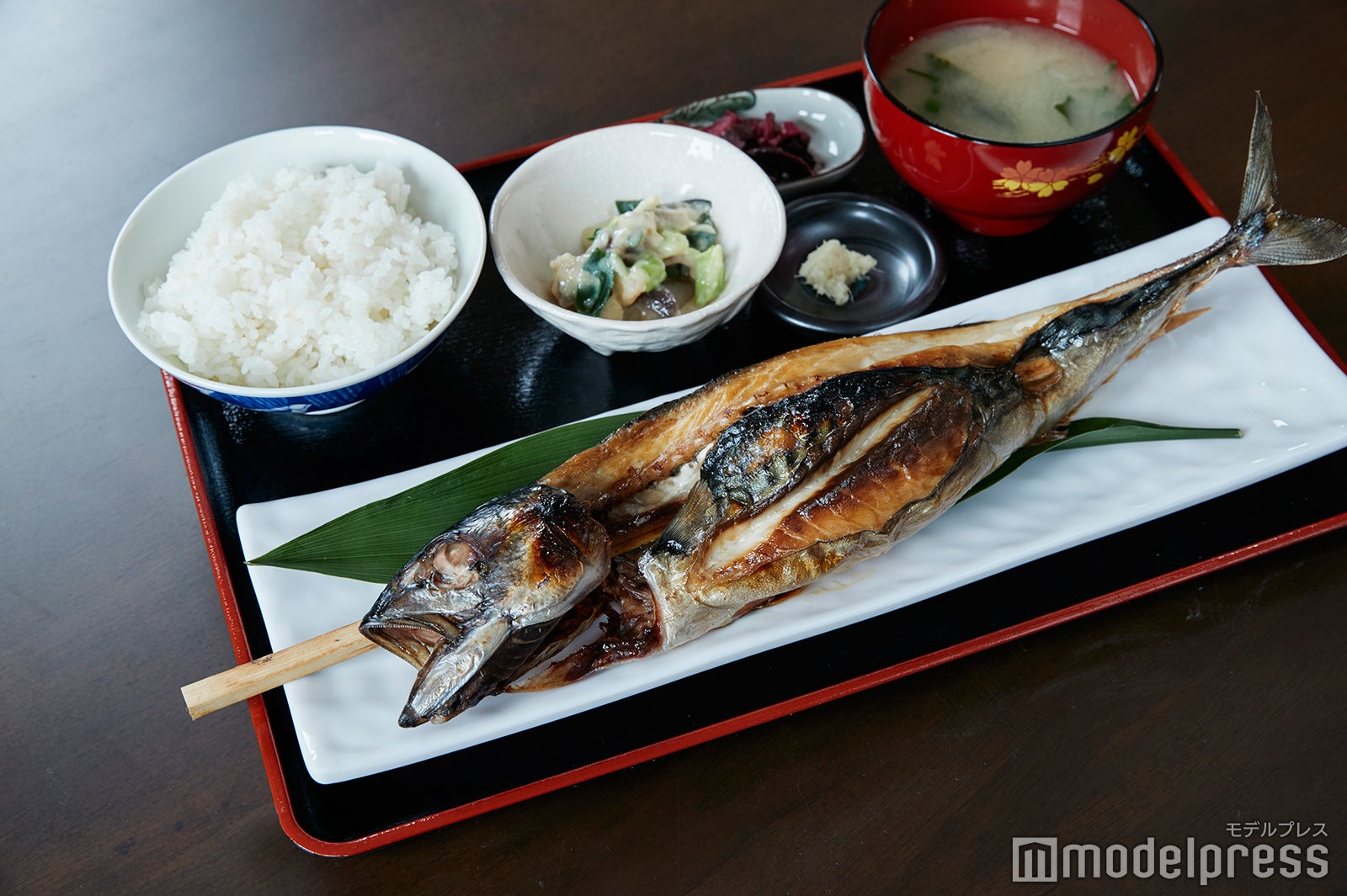 焼きたてホクホクの鯖定食！1枚丸ごとでもペロッといけちゃいます。（C）モデルプレス