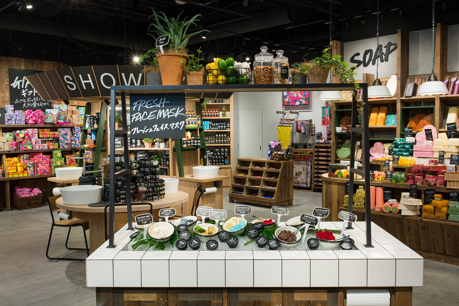 「LUSH」神戸三宮店（提供写真）