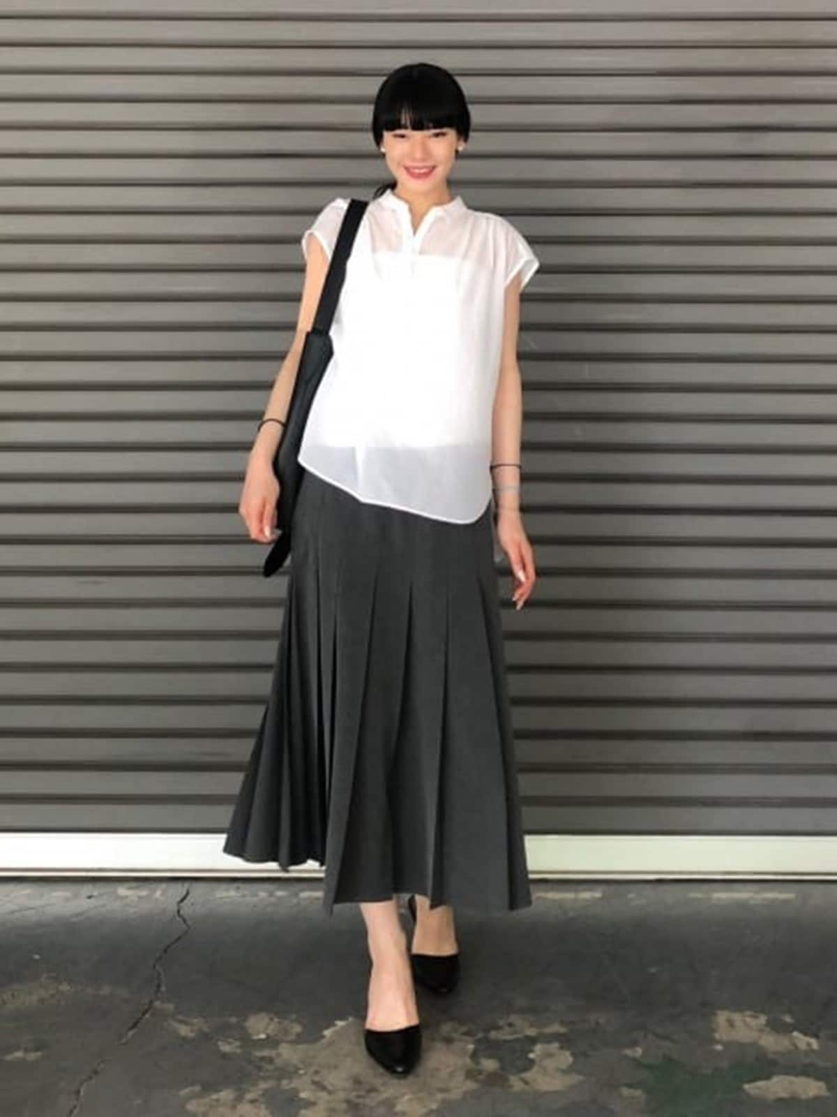 トレンドのプリーツスカートをいち早く取り入れて 出典:StyleHint