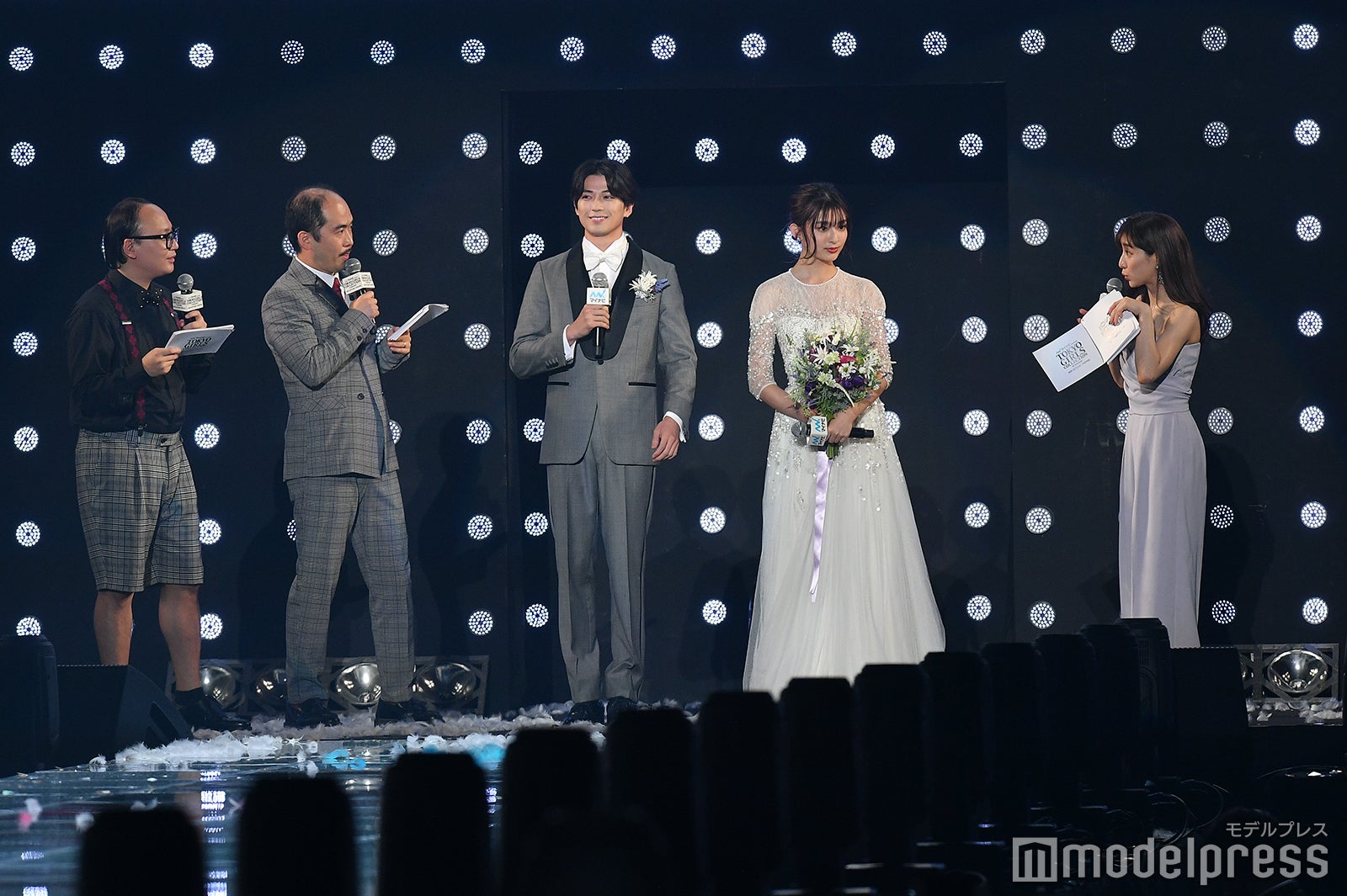 トレンディエンジェル（たかし、斎藤司）、新田真剣佑、吉川愛、田中みな実（C）モデルプレス