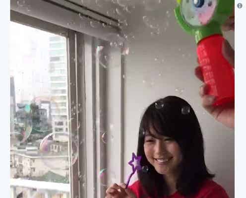 有村架純、シャボン玉で遊ぶ姿が悶絶級の可愛さ「天使かな?」ファン悩殺