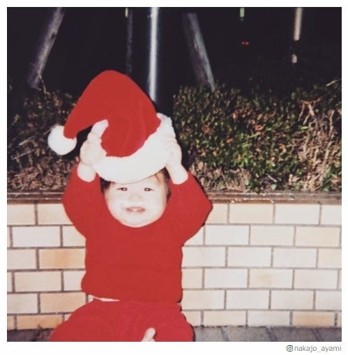 中条あやみ“べいびーぽーサンタ”幼少期ショットに「愛おしい」「可愛すぎ」の声