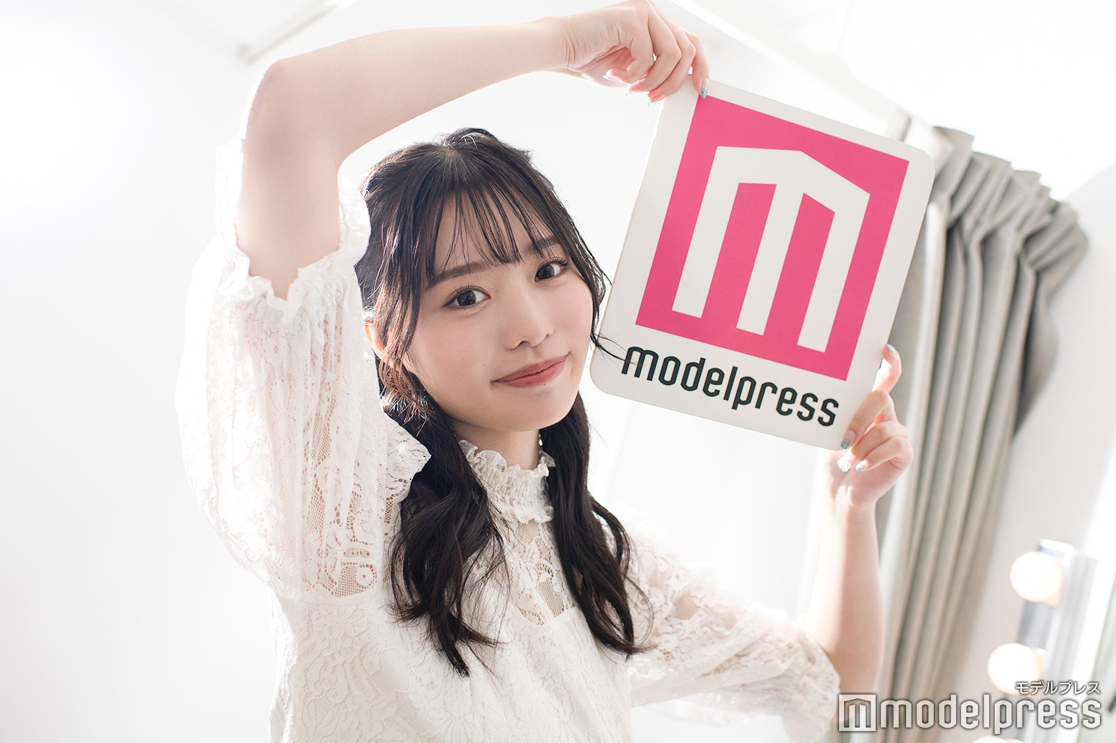 バレエのポーズをとってくれました／高鶴桃羽（C）モデルプレス