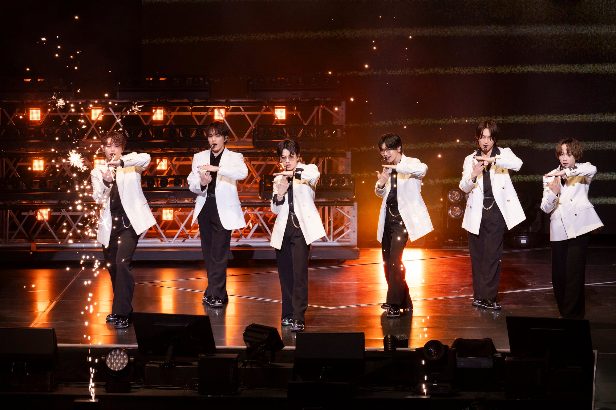 Travis Japan／撮影：田中聖太郎写真事務所／撮影：田中聖太郎写真事務所