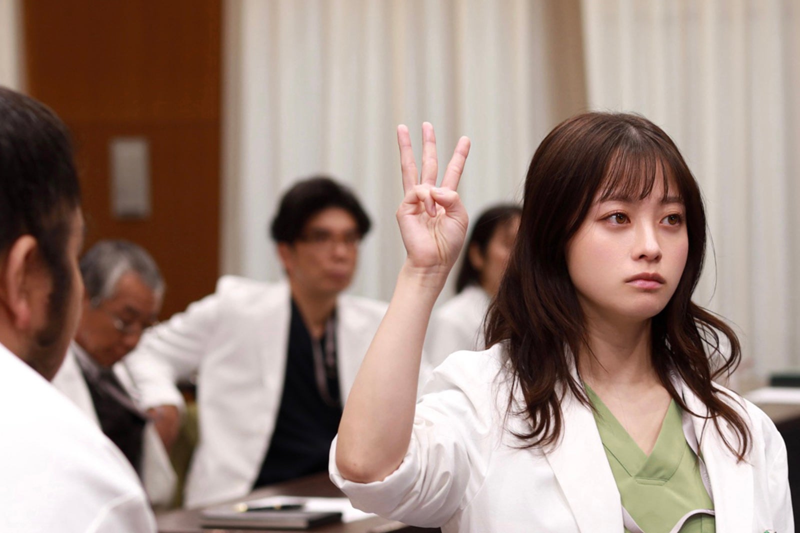 橋本環奈「天久鷹央の推理カルテ」第1話（C）テレビ朝日