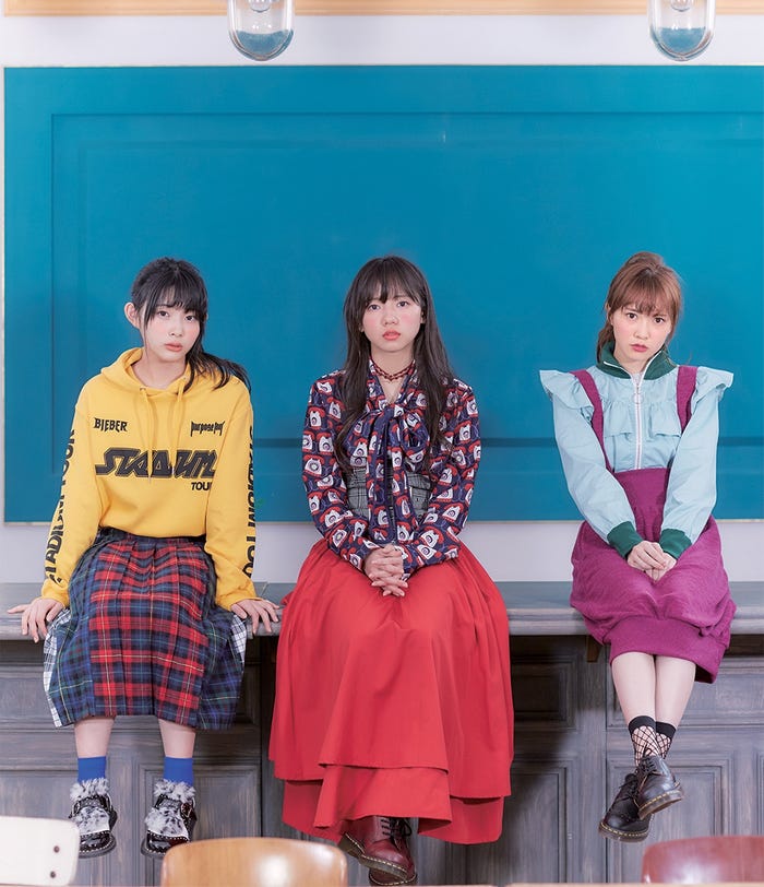 柿崎芽実、齊藤京子、加藤史帆(写真提供:KADOKAWA)