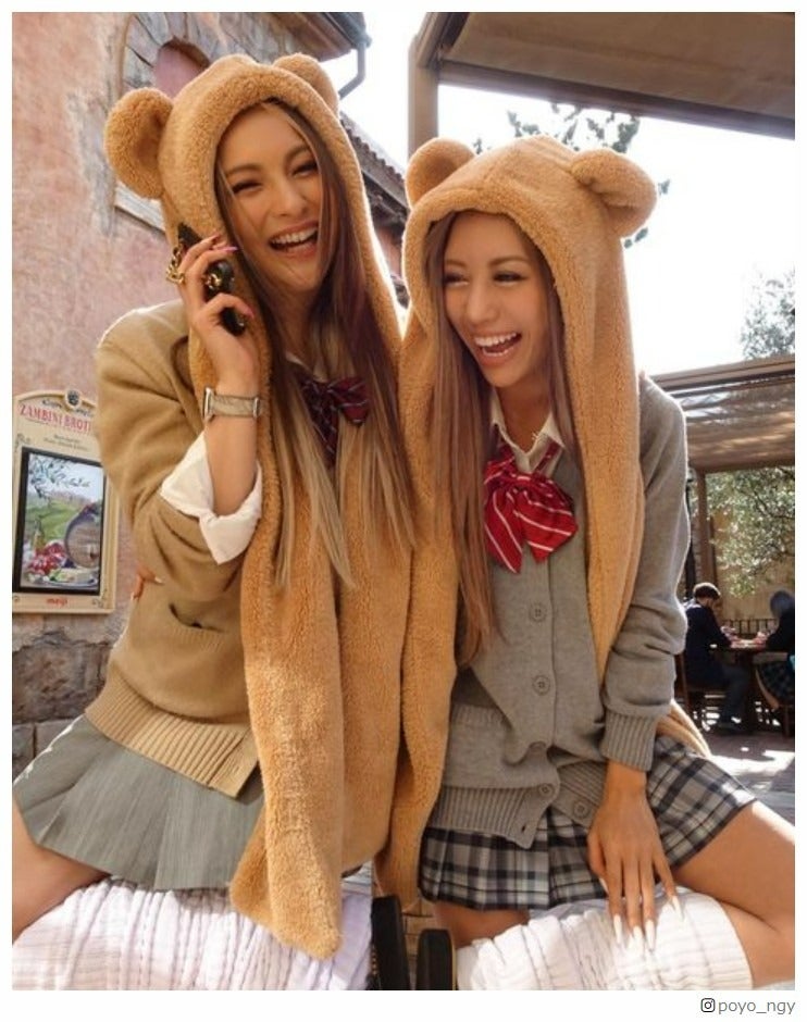 ゆきぽよ＆華、“平成JKギャル”姿でディズニー満喫 制服の着こなしが話題