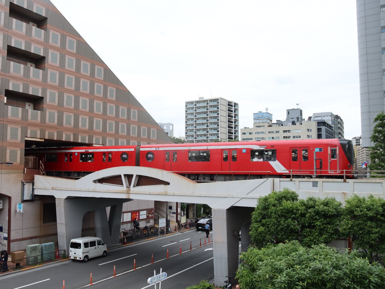 後楽園駅付近では地上を走る丸ノ内線