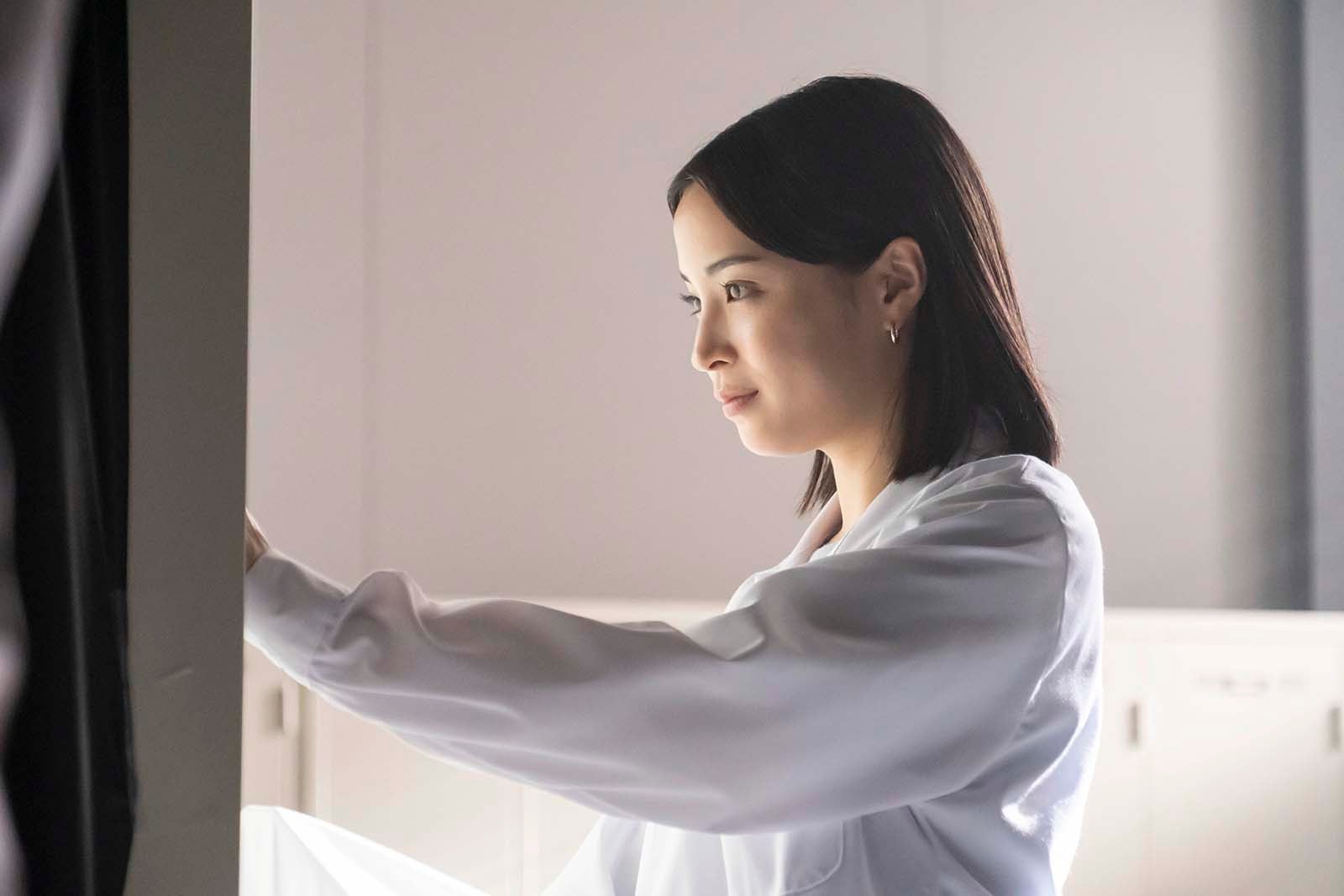 広瀬すず／「実験するぞ！AGC／宣言篇」「実験するぞ！AGC／AFLAS篇」より（提供写真）