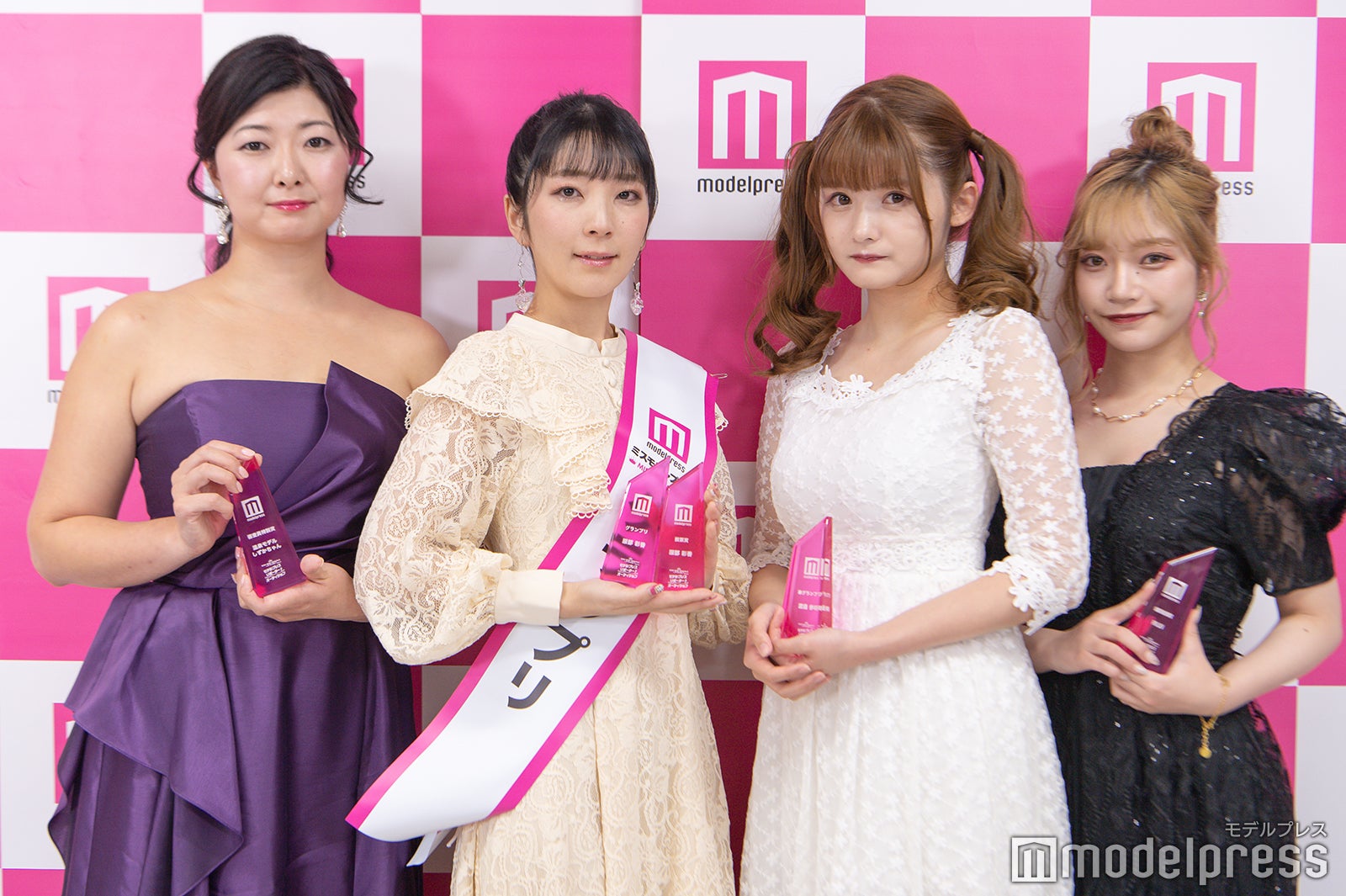 温泉モデルしずかちゃん、服部彩香さん、渡邉歩咲さん、RUIさん （C）モデルプレス