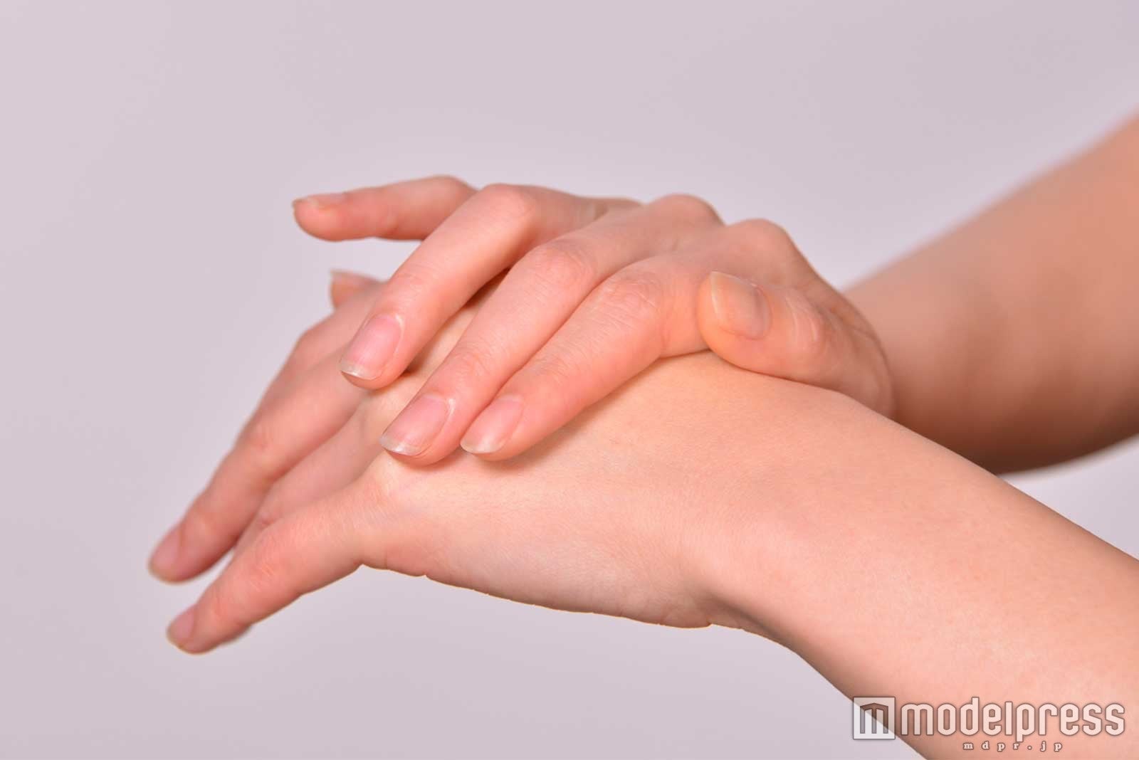 馴染ませると肌がもっちり（C）モデルプレス