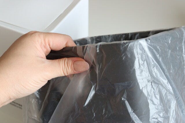 分離できるスウィングゴミ箱（9L）　ゴミ袋設置