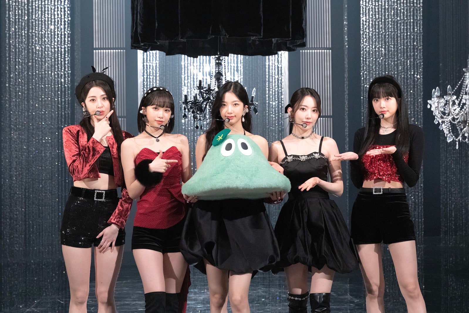 LE SSERAFIMに密着 紅白リハ＆楽屋での過ごし方は？ - モデルプレス