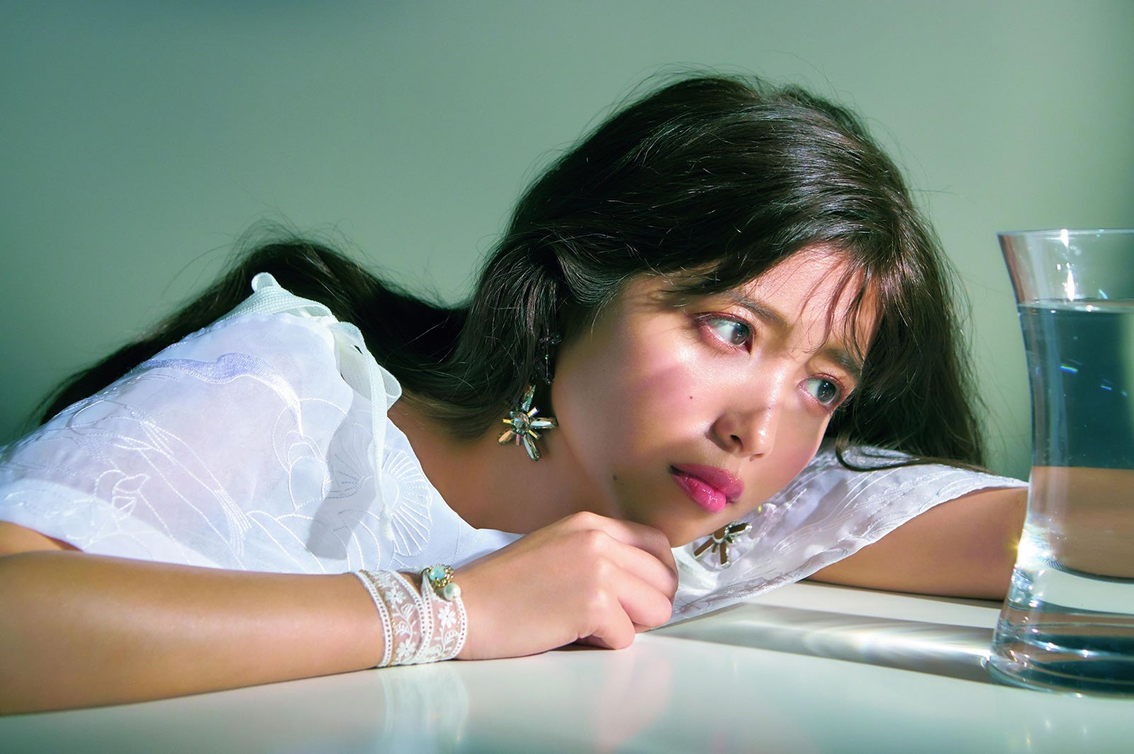 美女YouTuberゆん、“カラコンなしメイク”雑誌初披露