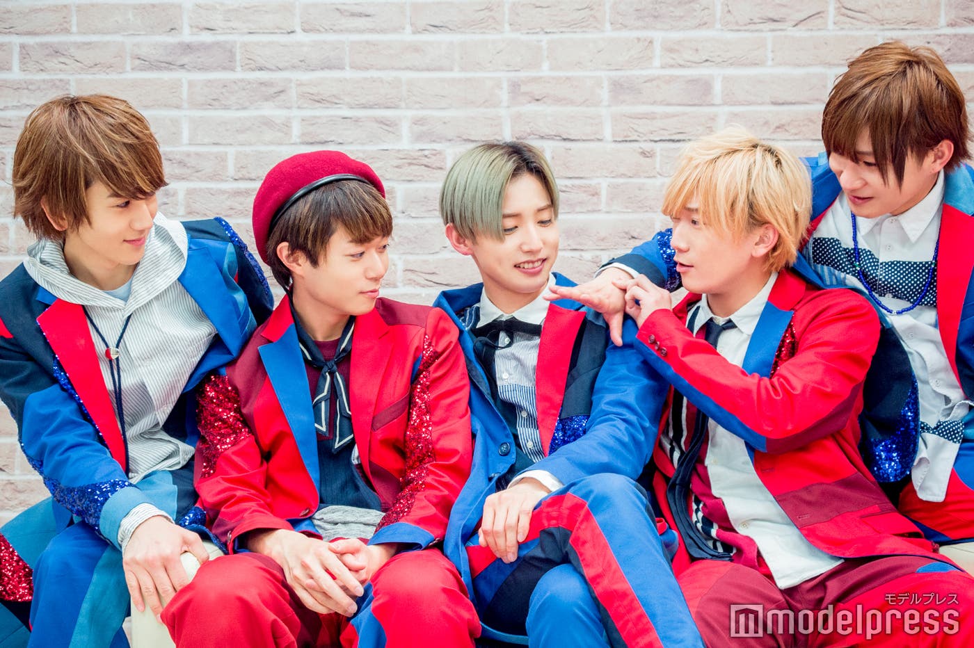(左から)末吉9太郎、優、TAKA、春斗、綾介(C)モデルプレス