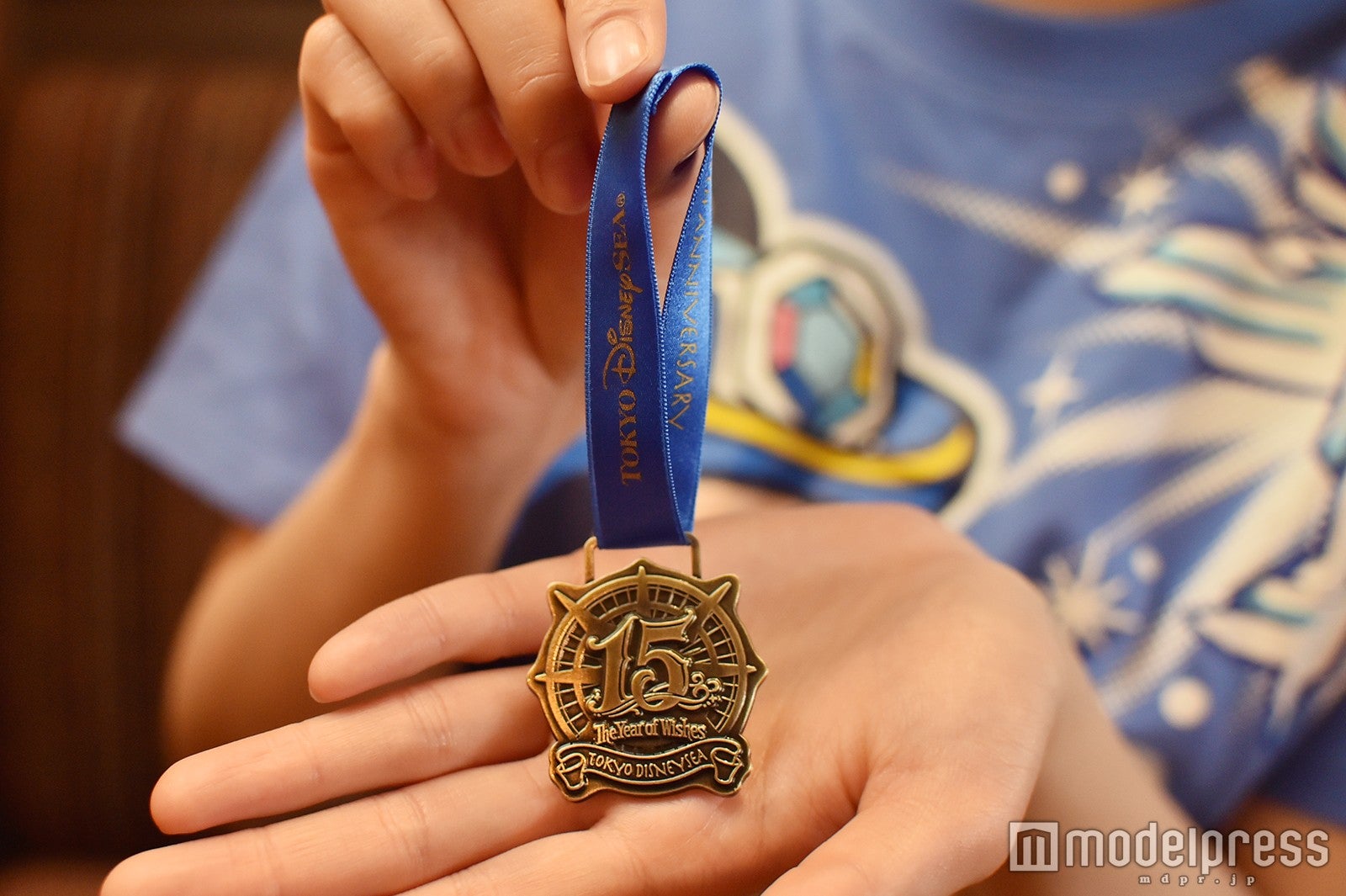 15周年記念ラベル（モデル：堀瑞希）／（C）モデルプレス