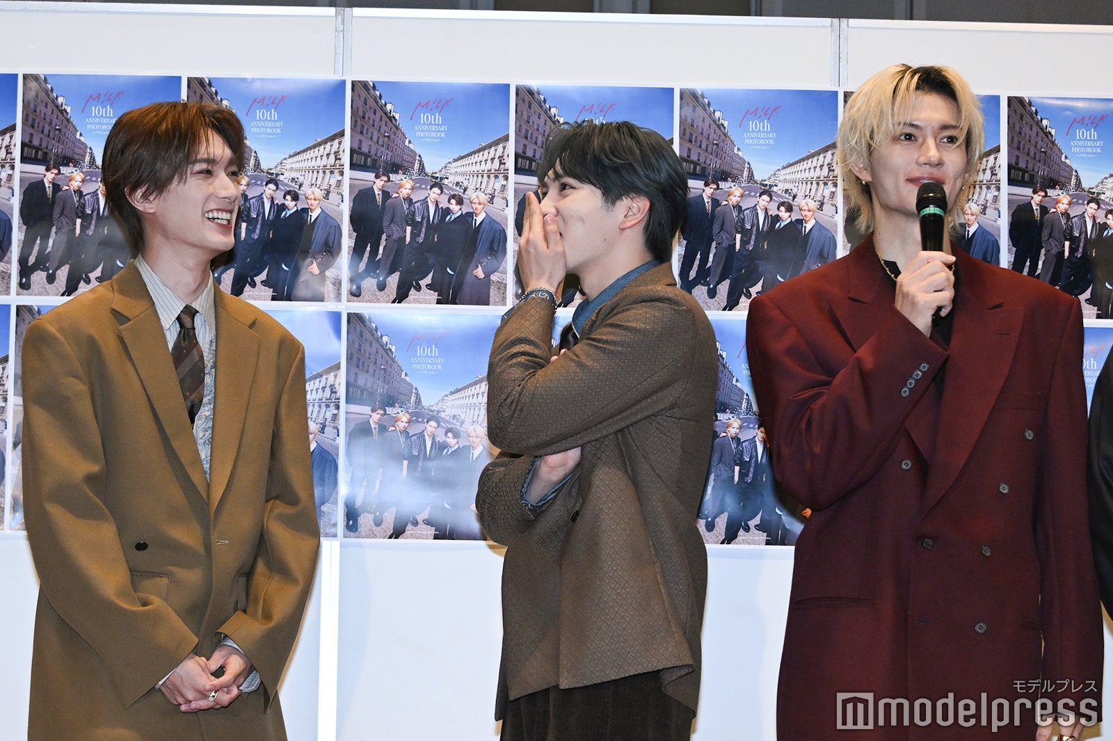 「和歌山の貴公子・塩崎太智です！」という塩崎太智の挨拶で笑いを我慢できない山中柔太朗、吉田仁人、佐野勇斗（C）モデルプレス