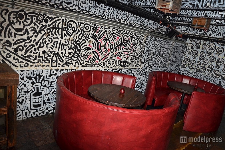 少人数でも盛り上がれる小さめのテーブル