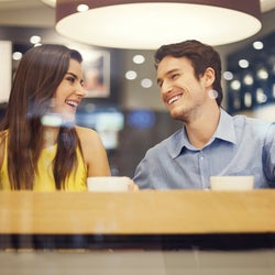 女性が無意識で出してる「好きサイン」とは