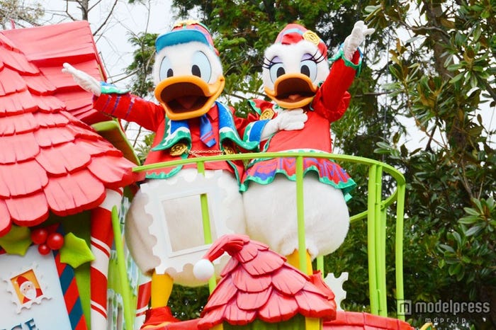 (左から)ドナルド、デイジー