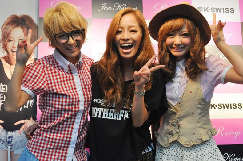 小森純、「サンジャポ」出演で話題の超天然モデルの勢いにタジタジ　人気シューズブランドと初コラボ　