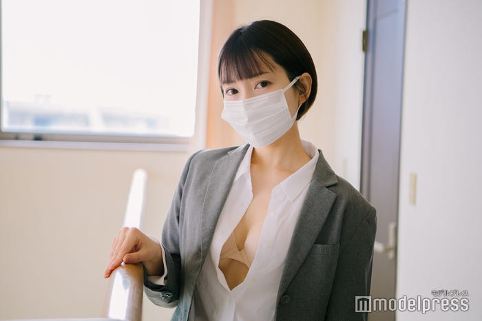 丸の内OLレイナ(C)モデルプレス