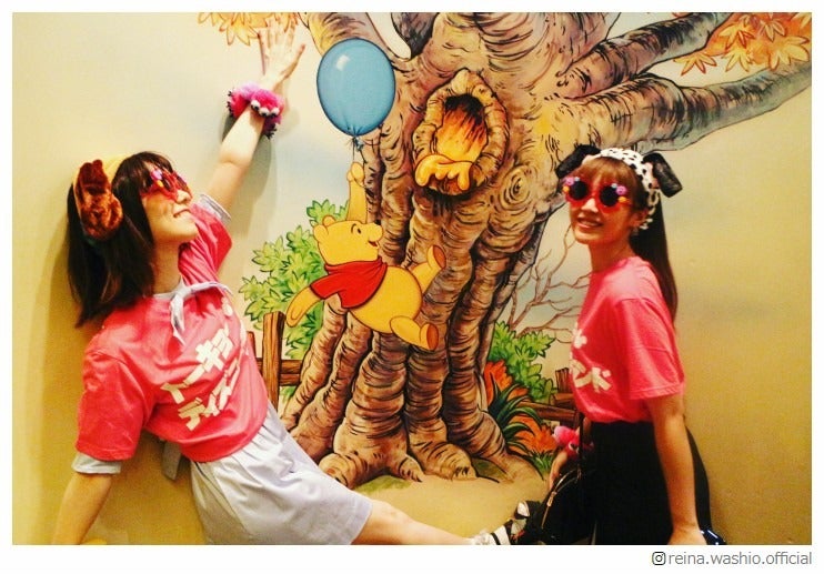 E-girls鷲尾伶菜＆島崎遥香、“双子コーデ”でディズニー満喫