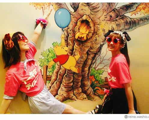 E-girls鷲尾伶菜&島崎遥香、“双子コーデ”でディズニー満喫