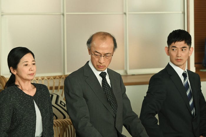 宮崎美子、酒向芳、永山瑛太「リコカツ」第7話より(C)TBS