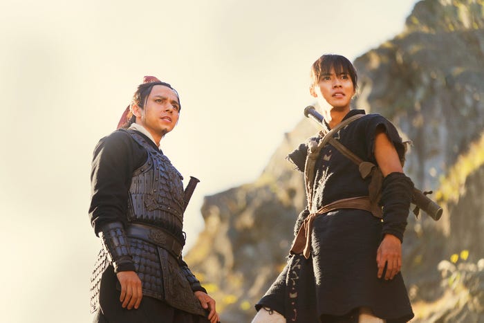 満島真之介、山崎賢人(C)原泰久/集英社 (C)2022 映画「キングダム」製作委員会