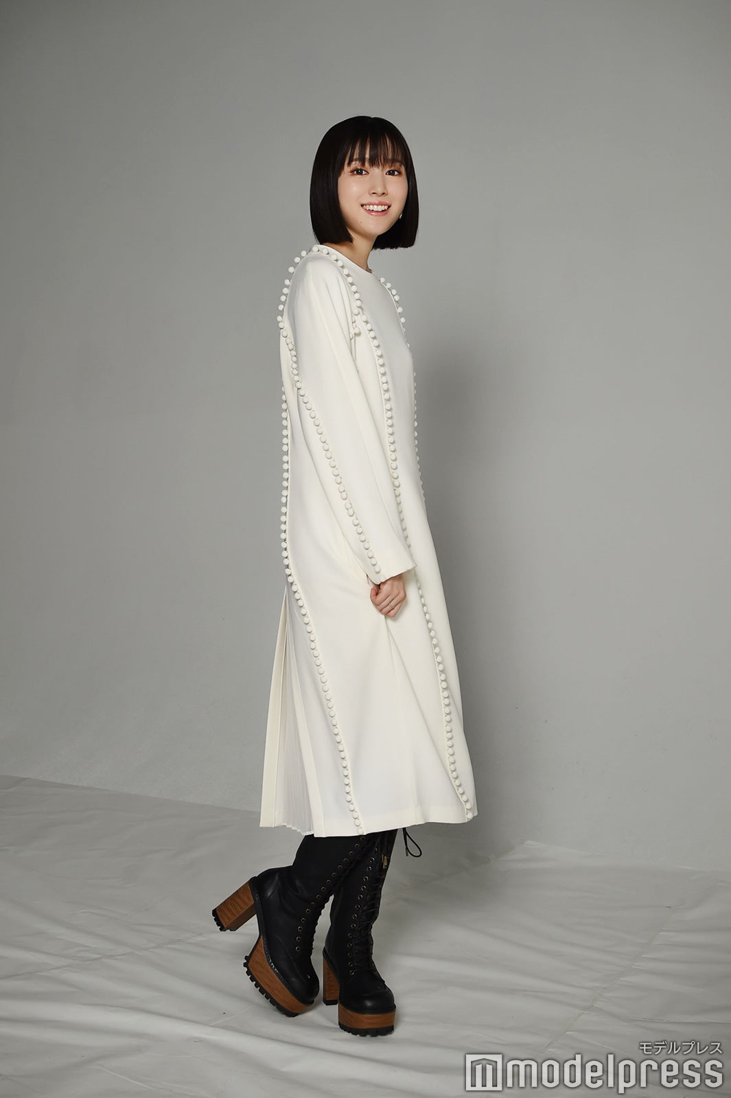福本莉子／衣装協力：ワンピース（MiyukiKitahara）、ブーツ（YELLO）／スタイリスト：武久真理江（C）モデルプレス