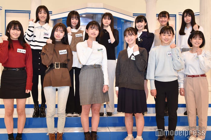 (下段左から)高橋七海、伊藤美優、岡田里穗、飯沼愛、武山瑠香、三浦涼菜(上段左から)赤穂華、高倉萌香、渋谷風花、乾らいむ、出口真帆、肱岡加那美 (C)モデルプレス