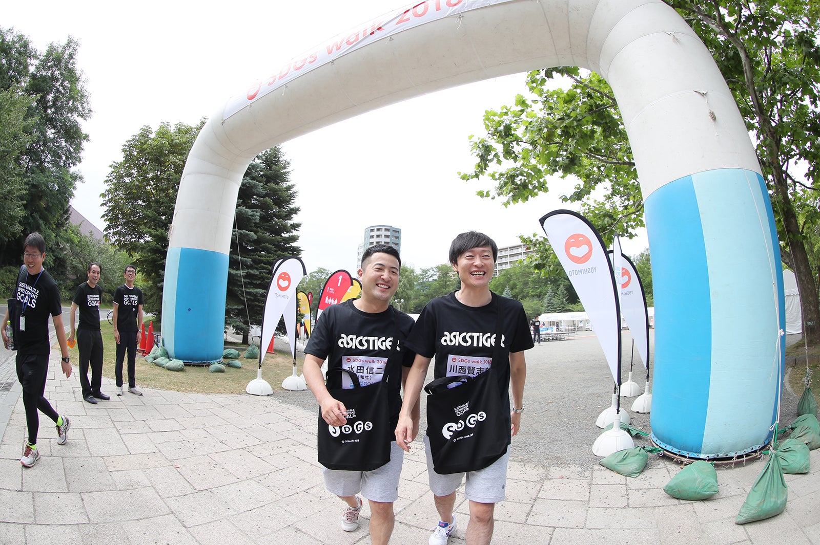 和牛がスタート（画像提供：よしもと）