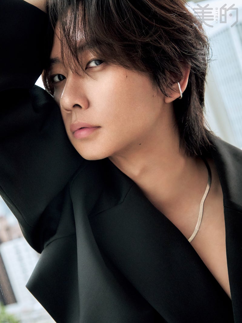 トラジャ中村海人、色気と無邪気が共存する“メロさ”魅せる 美容誌・ファッション誌で初ソロ表紙