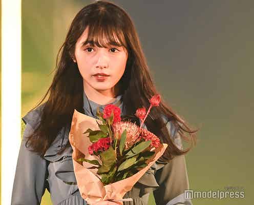 欅坂46渡辺梨加、花束×ワンピーススタイルにキュン<TGC2020A/W ONLINE>