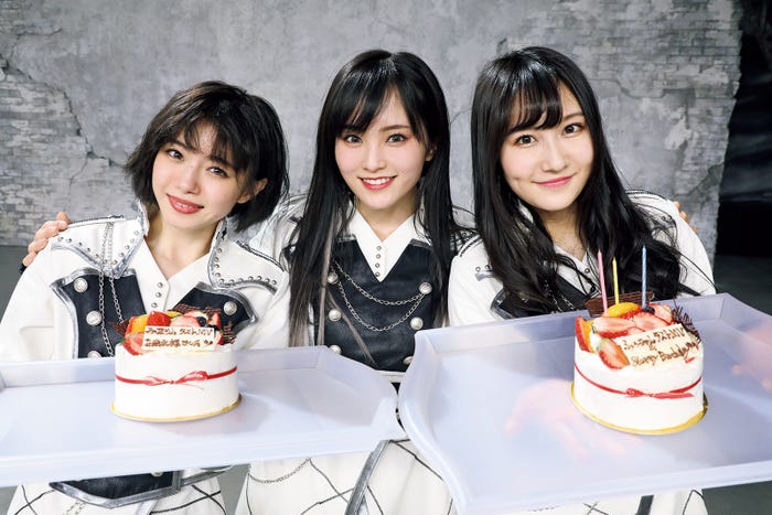 (左から)市川美織、山本彩、矢倉楓子(C)福田ヨシツグ/週刊FLASH