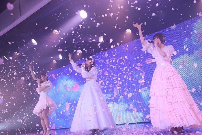 「太陽は何度でも」公演~菅原りこ・長谷川玲奈・山口真帆 卒業公演~(C)AKS