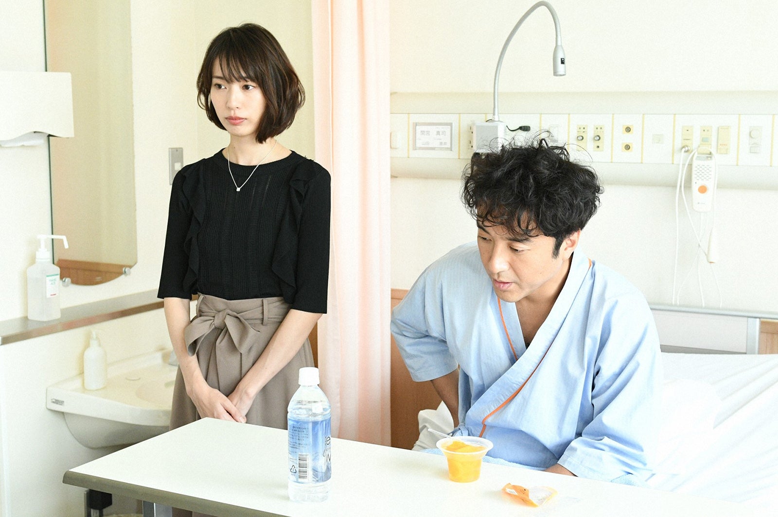 戸田恵梨香、ムロツヨシ／「大恋愛～僕を忘れる君と」第4話より（C）TBS