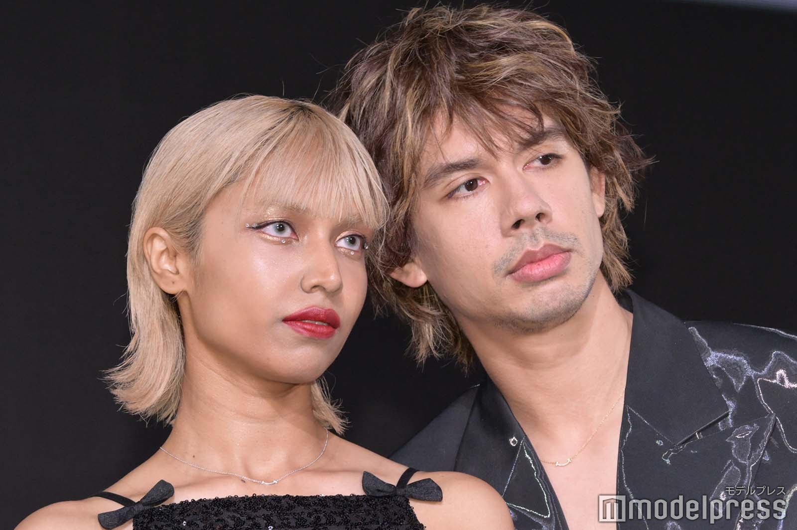 シャラ ラジマ、オカモトショウ（C）モデルプレス